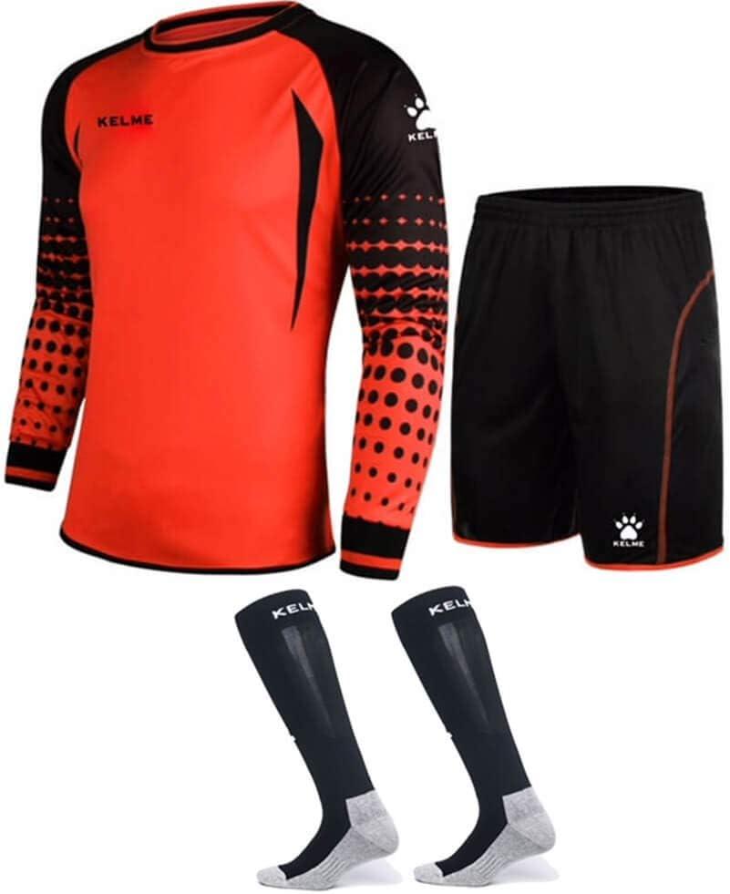 Goalkeeper Gear Showdown: Gloves vs. Jerseys in Performance